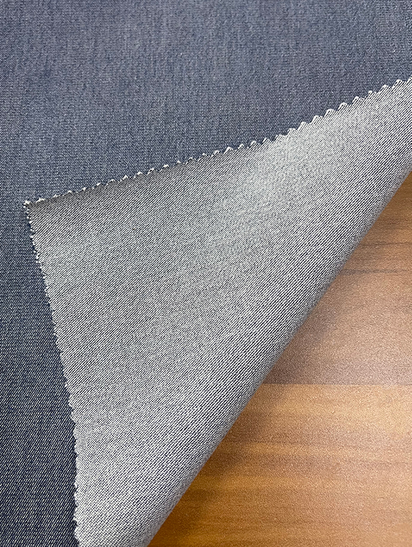 JEANS LIKE WOVEN AH-47256/0010X28 56%C+41%R+3%SP Superficie liscia, linee chiare, sensazione di morbidezza al tatto JEANS LIKE WOVEN AH-47256/0010X28 56%C+41%R+3%SP Superficie liscia, linee chiare, sensazione di morbidezza al tatto